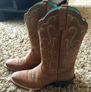 Ariats 7.5 for lauren546